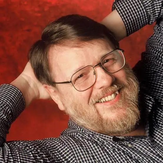 ই-মেইল কে উদ্ভাবন করেন?